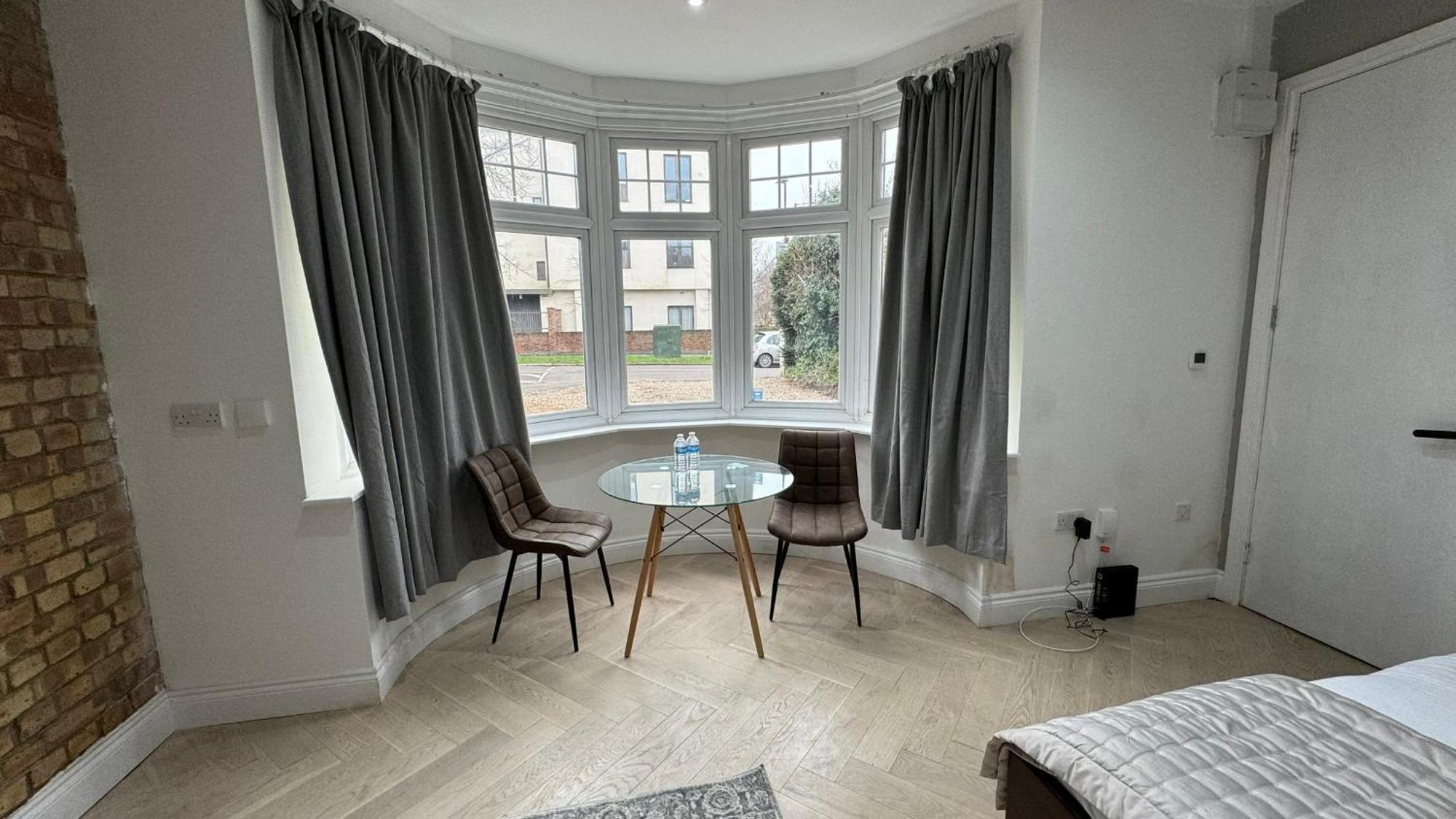 London Studios And Suites Harrow Exteriér fotografie